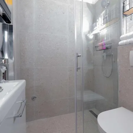 Lovric Apartman *